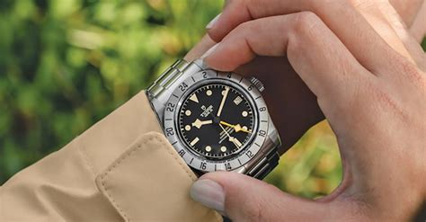 tudor nero caucciu|Tudor sorprende con il Black Bay Pro, rinnovato nella tradizione.